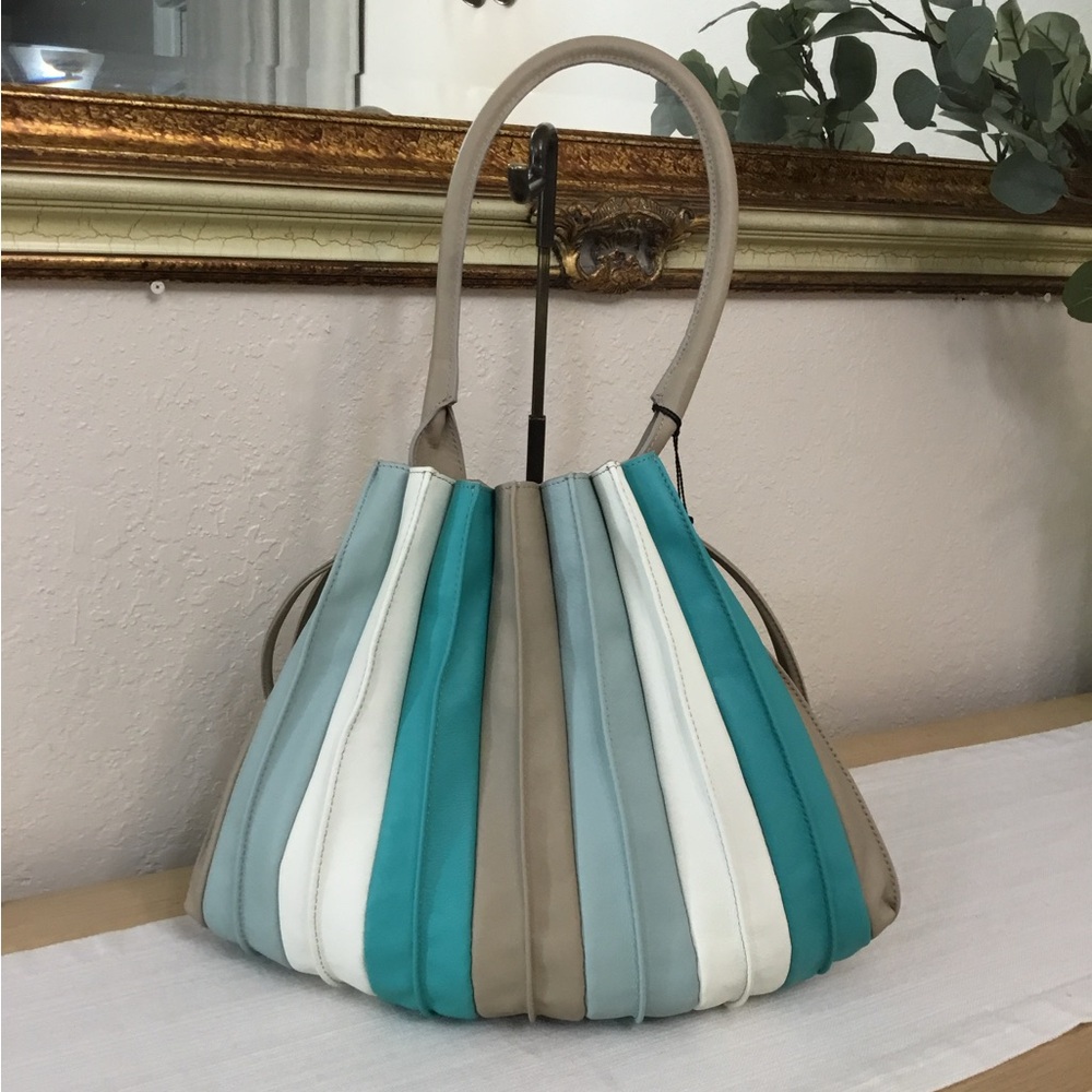 Uno Alla Volta new with tag bags - Picture 3 of 11